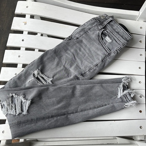 American Eagle Outfitters Denim - ☀️American Eagle Mom Jeans Size 00 Short Charcoal Ash